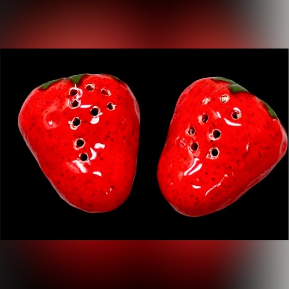 Salt and Pepper shakers Strawberries NWOT - Picture 1 of 3